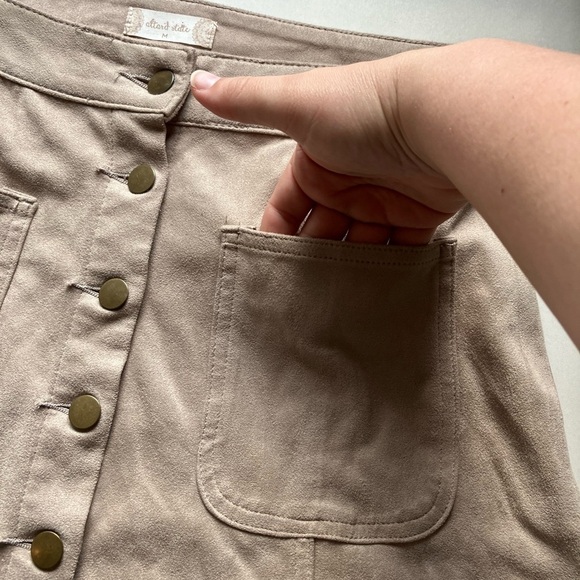 Altar'd State Tan Faux Suede Button Front 2 Pocket Snap Women's Skirt Size M - Picture 3 of 7